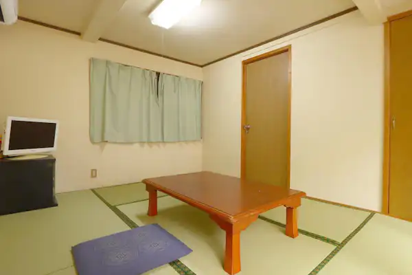 Kamar bergaya Jepang 6 tatami yang bersih dan nyaman