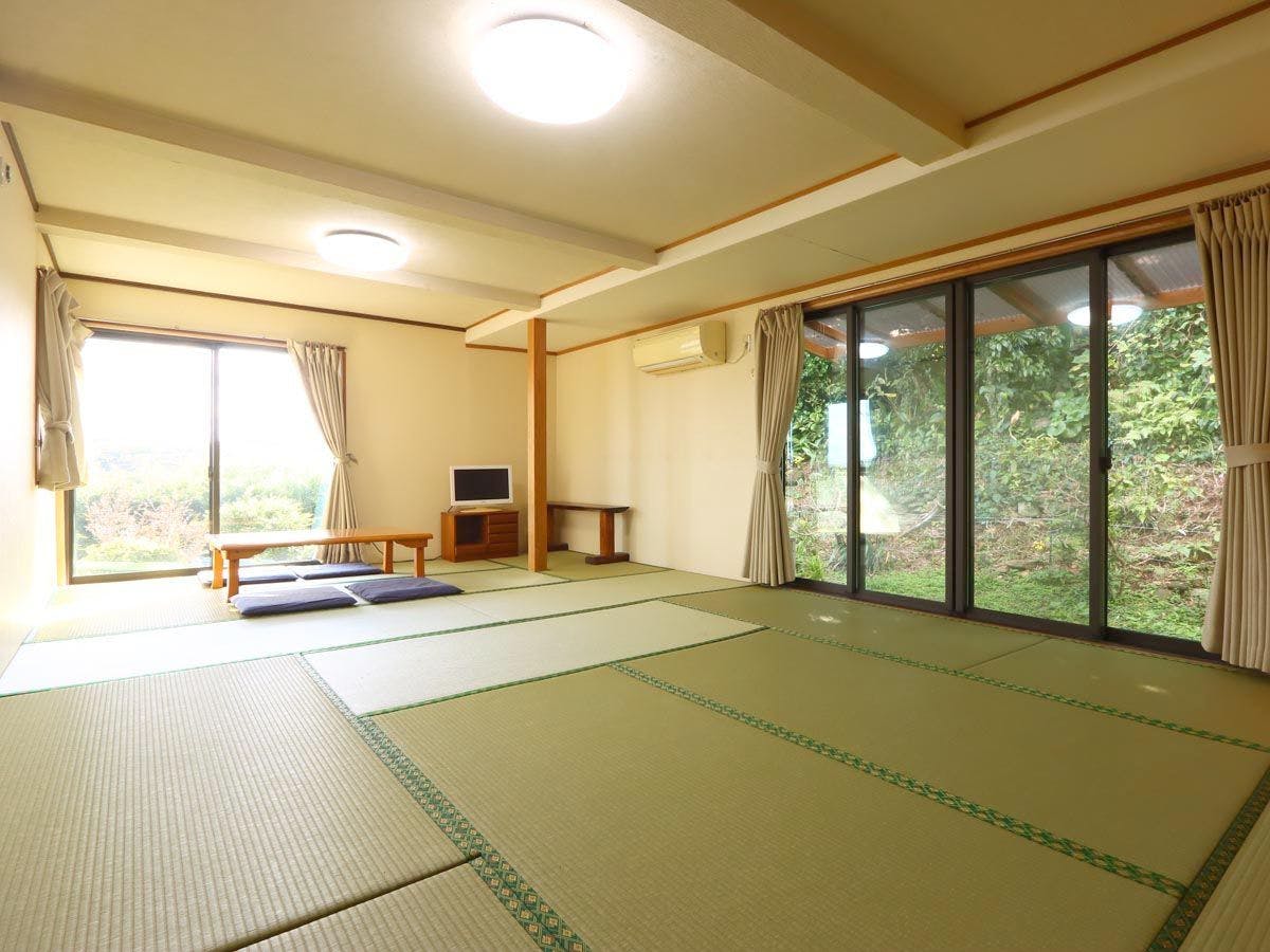 Kamar bergaya Jepang yang luas (14 tatami)