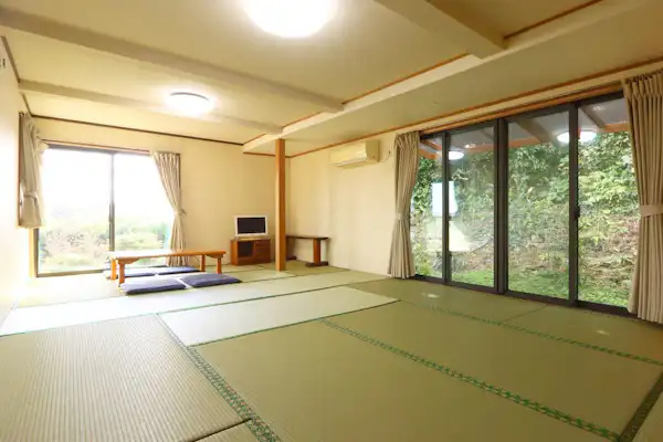 Kamar bergaya Jepang yang luas (14 tatami)