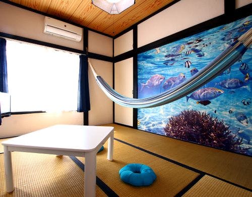 E◆壁一面が海のアートになっています*
