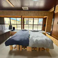 ห้องนั่งเล่น: เตียงเดี่ยว 2 เตียง