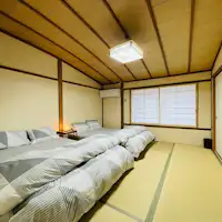 Bilik tidur menghadap jalan raya