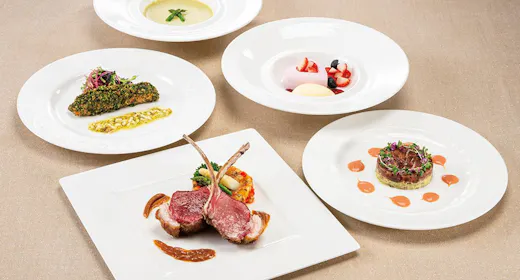 【入店时间18:00】酒店顶层享受法式全套餐方案(含两餐/可购买公园门票)