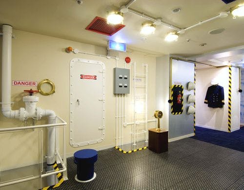 ANNEX（3階エレベーターホール）