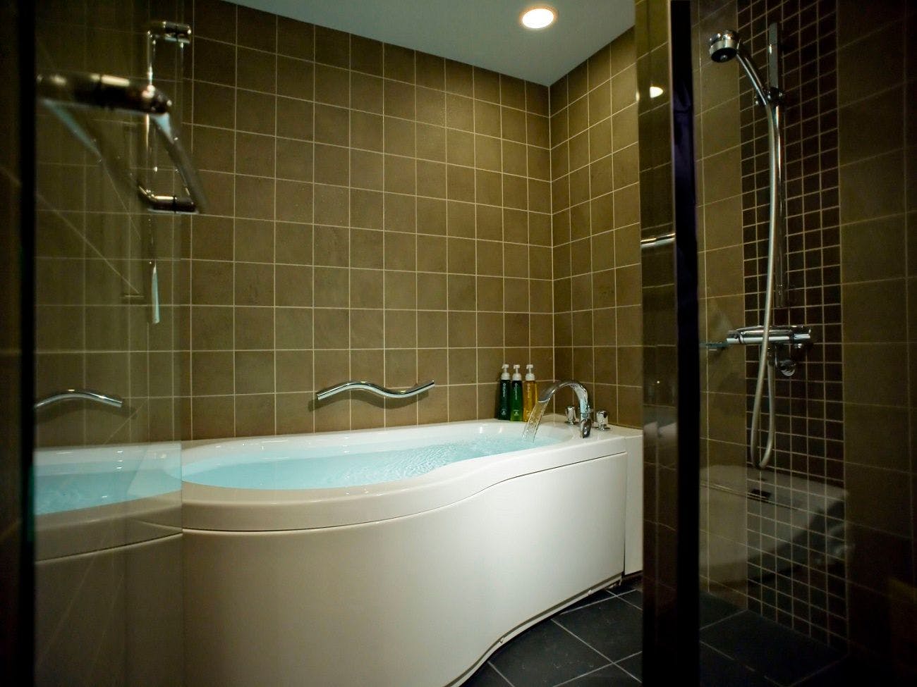 舒緩旅途疲憊的浴室