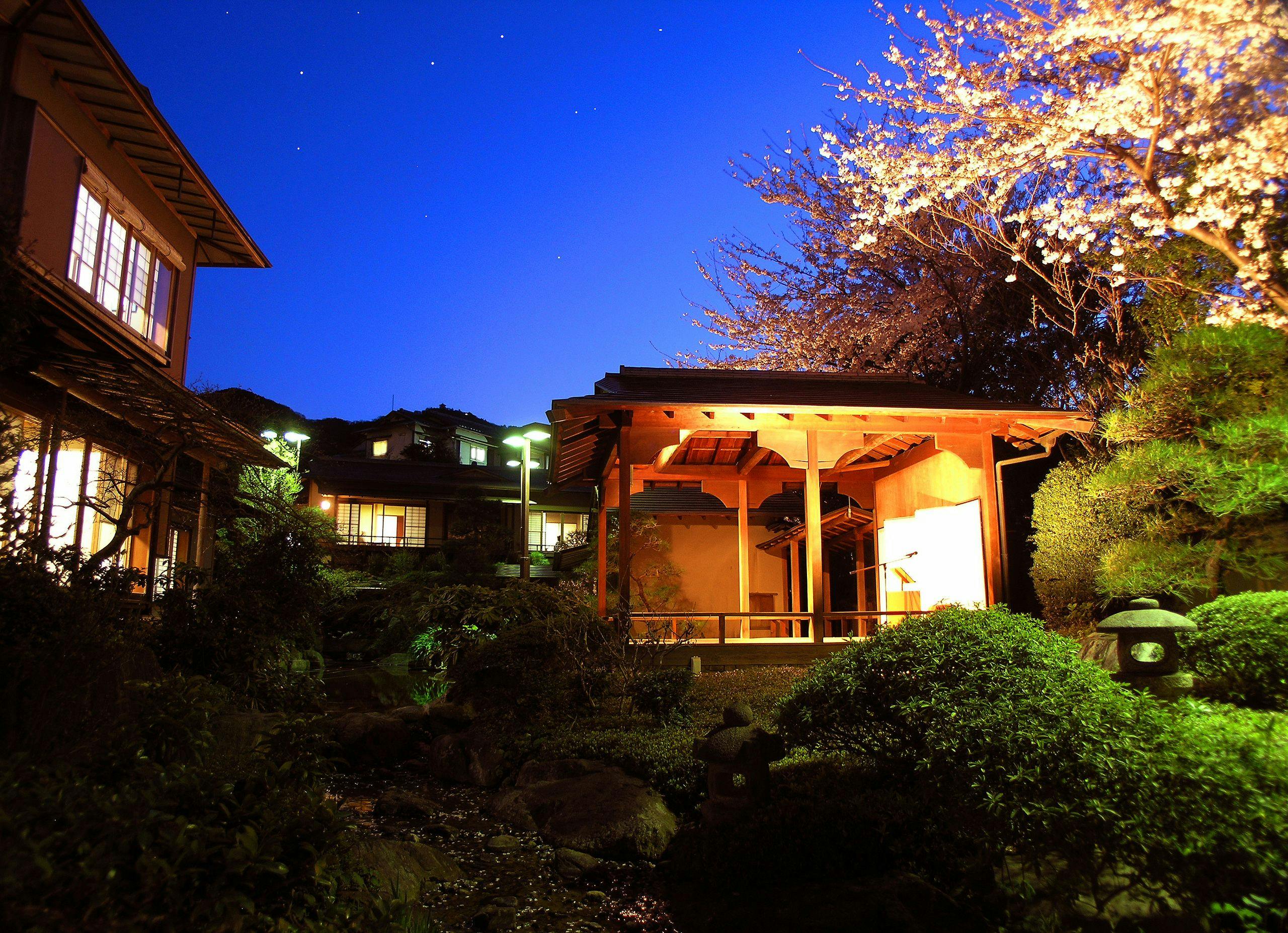 あたみ石亭別邸 桜岡茶寮 - 宿泊予約 - 一休.com