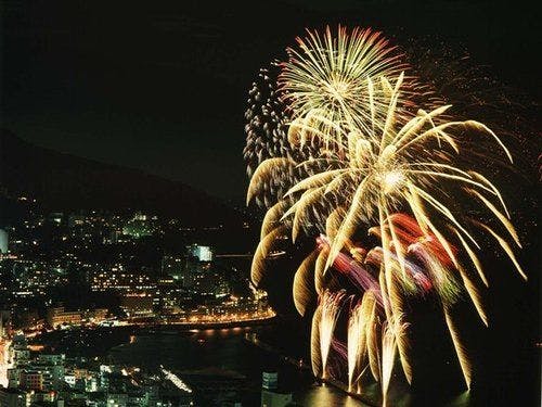 เทศกาลดอกไม้ไฟทะเลอาตามิ