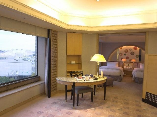 喫煙 ジュニアスイートツイン 3名 6名さまのグループ予約にオススメ みんなで仲良しステイ 食事なしプラン ホテルニューオータニ幕張 一休 Com