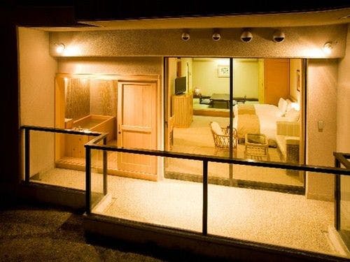 扉を開けば、心がはずむ開放感