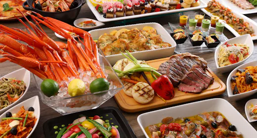 ズワイ蟹食べ放題と旬の食材満載の贅沢ビュッフェ2食付き