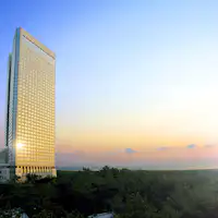 เชอราตันที่ส่องแสงด้วยแสงอาทิตย์ยามเช้า