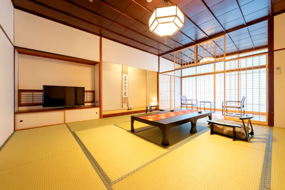 木の風合いと上質な設えが自慢のお部屋