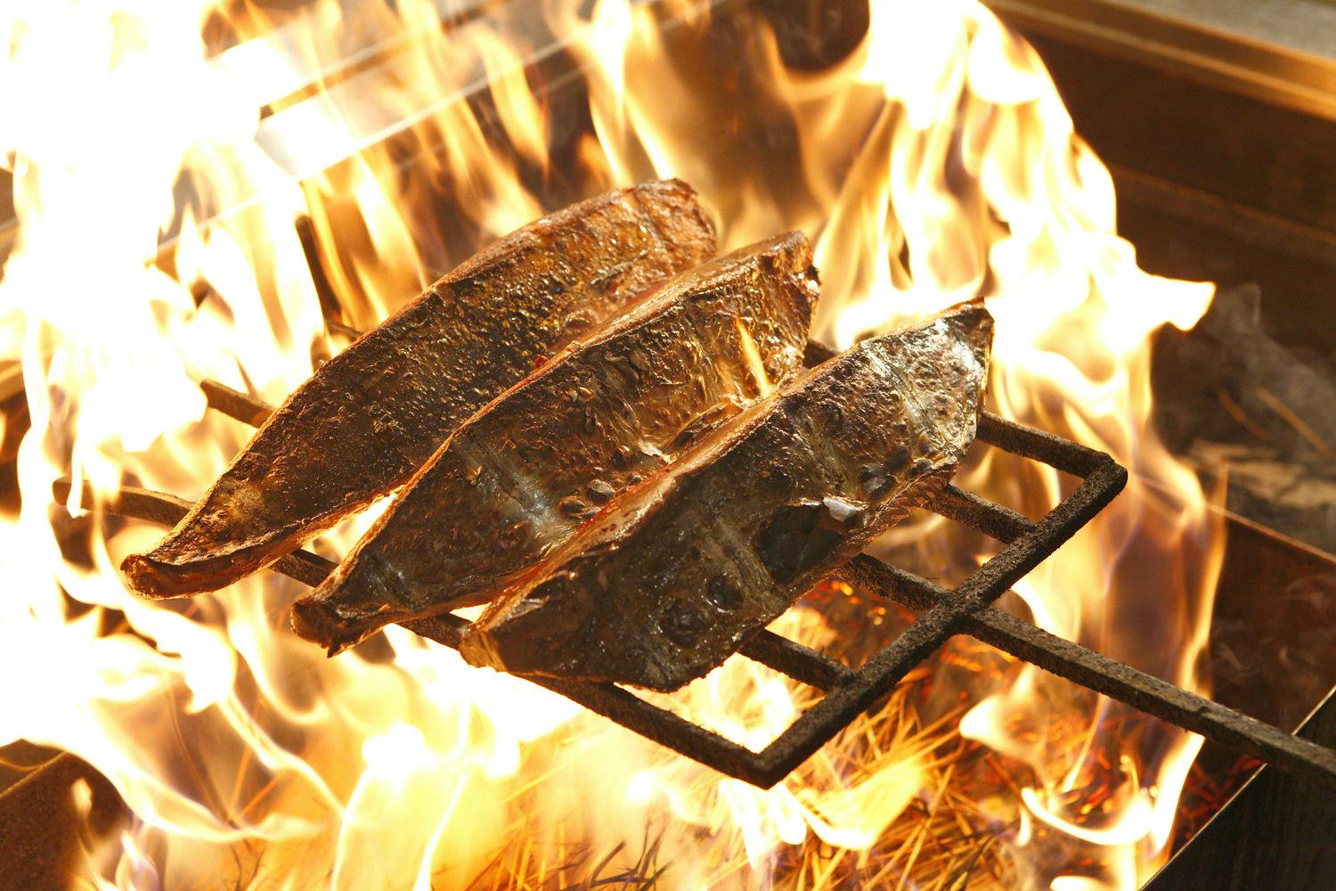 炙りたてのカツオの塩タタキは絶品！