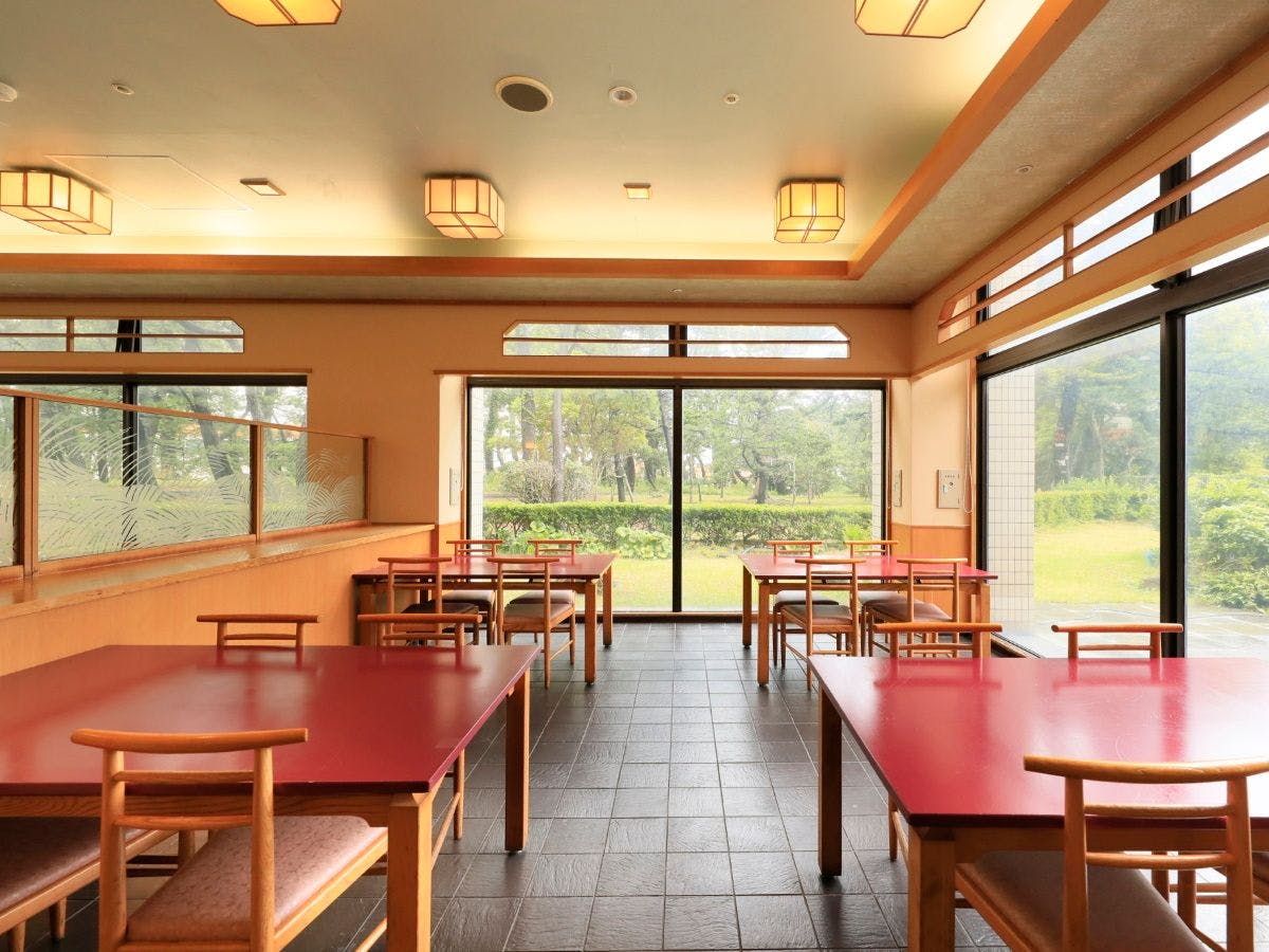 和食レストラン「生簀篭」(いけすかご)