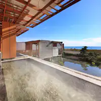 隣接の鴨川グランドホテル内、温泉大浴場