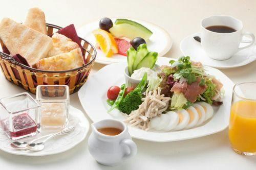 【朝食付スタンダード】「箱膳・蓋物・季節の水菓子付の和食」または「卵料理＆ジュースが選べる洋食」