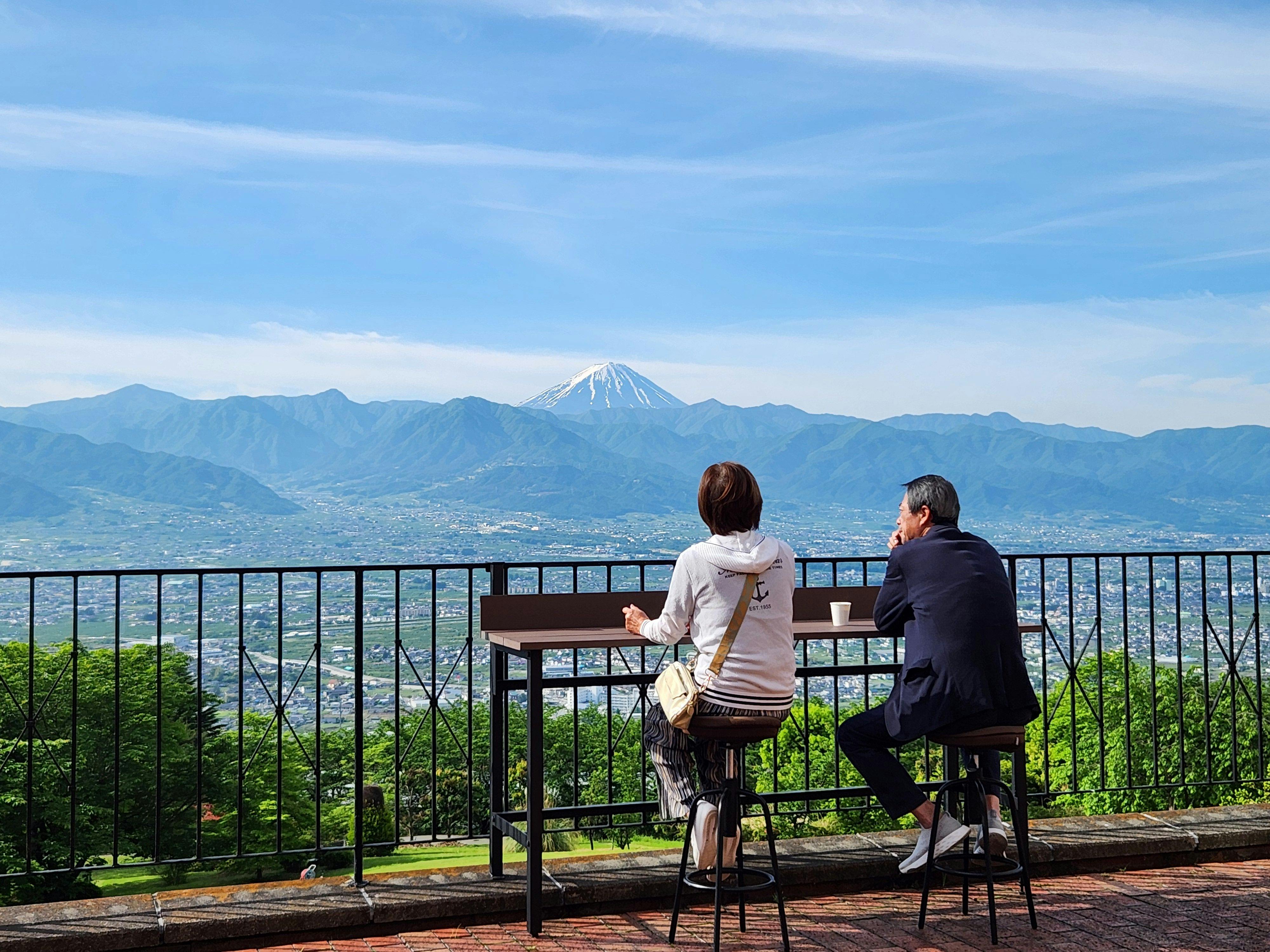 朝のテラス風景