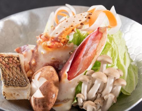 ズワイ蟹と鮮魚の海鮮鍋