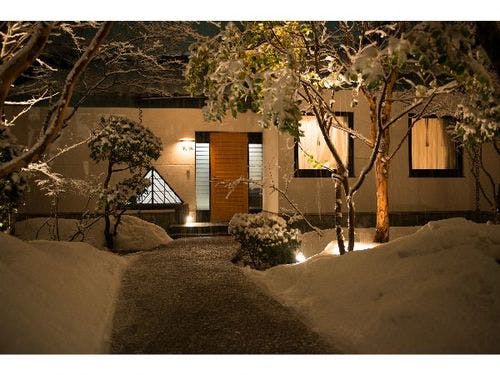 中庭からの雪景色