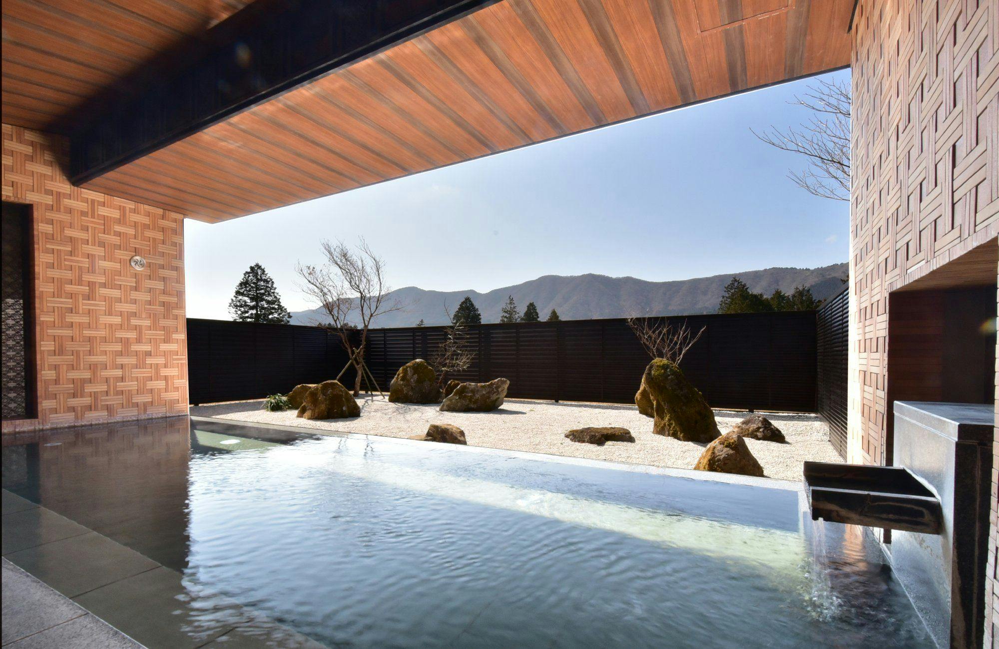 2025年3月1日庭園を枯山水にリニューアル