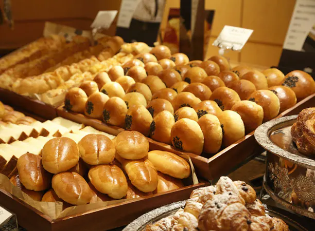 ขนมปังโฮมเมดอบสดใหม่ทุกเช้าที่สถานที่ของเรา