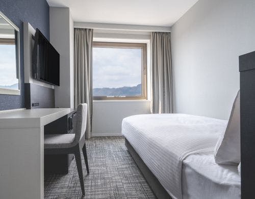 【全室】枕もとにコンセント