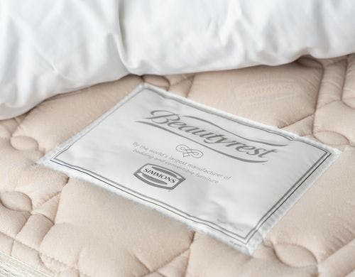 【全室】枕もとにコンセント