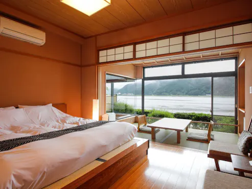 1階ダブル8畳+広縁4畳【川側】