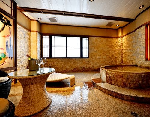 お風呂上がりのシャンパンも楽しめます。