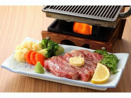 ＜「秋田牛」鉄板焼き付き＞秋田のブランド牛「秋田牛」をアツアツ鉄板焼きで