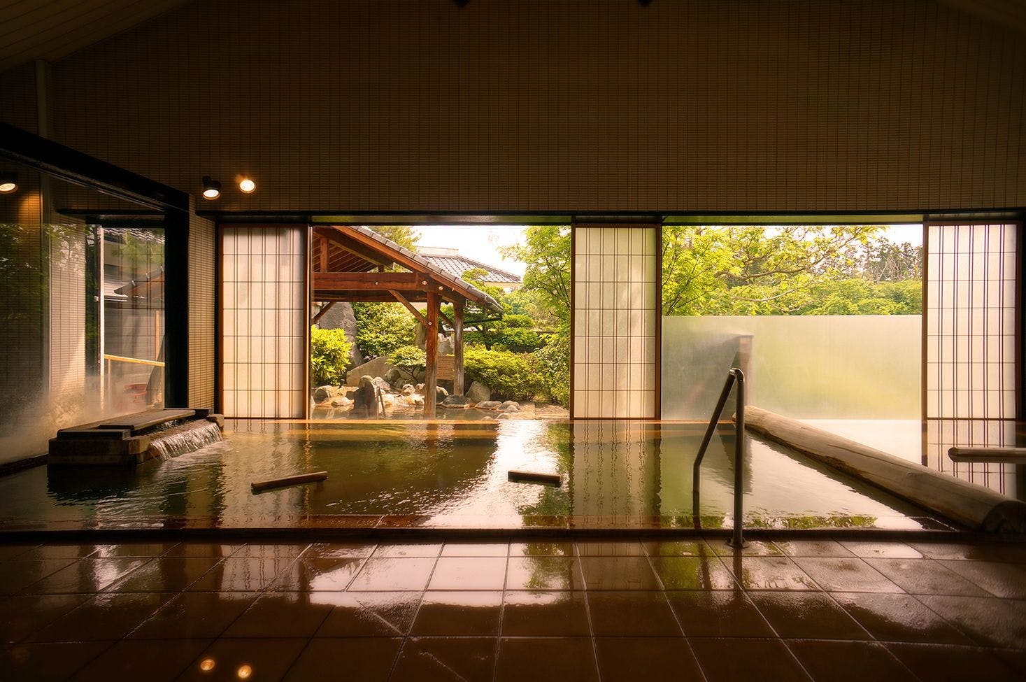 Women's large bath 'Miyabi-yu' indoor bath