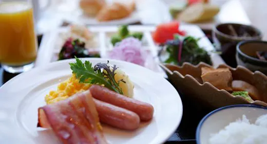 【Tanpa makan malam・1 malam termasuk sarapan】Pulihkan lelah Anda dengan Mata air panas, dan nikmati sarapan prasmanan Jepang-Barat dengan santai di pagi hari.