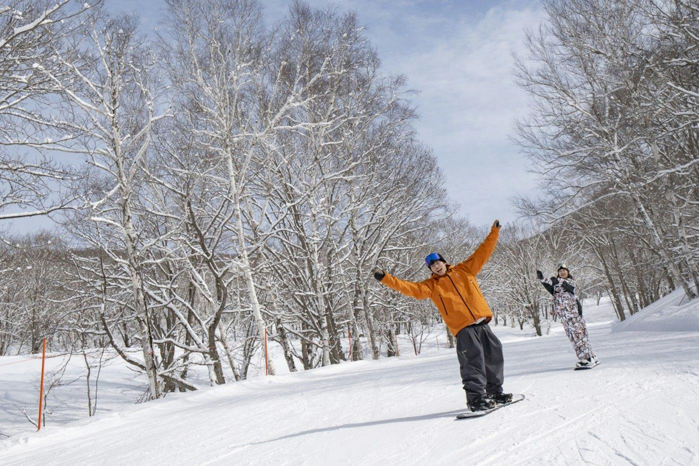 Ski [Pembukaan] Bufet makan malam (minuman tanpa had percuma)  Beli tiket lif & tiket Kids Park dengan harga lebih jimat!