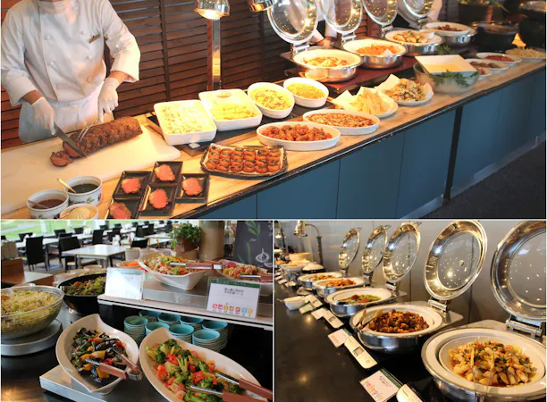 Buffet makan malam dengan 60 jenis hidangan Jepang, Barat, dan Cina.