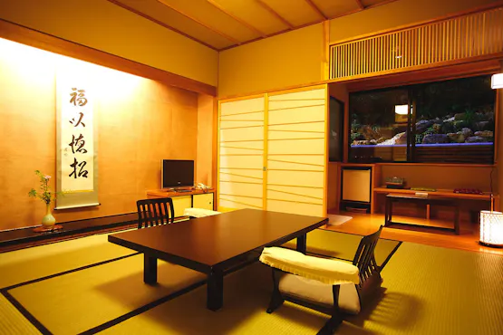 【秀山閣】檜内風呂付和室8畳