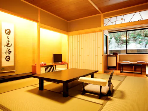 【ชูซังคาคุ】ห้องสไตล์ญี่ปุ่น 10 เสื่อทาทามิ พร้อมอ่างอาบน้ำไม้ฮิโนกิในห้องพัก