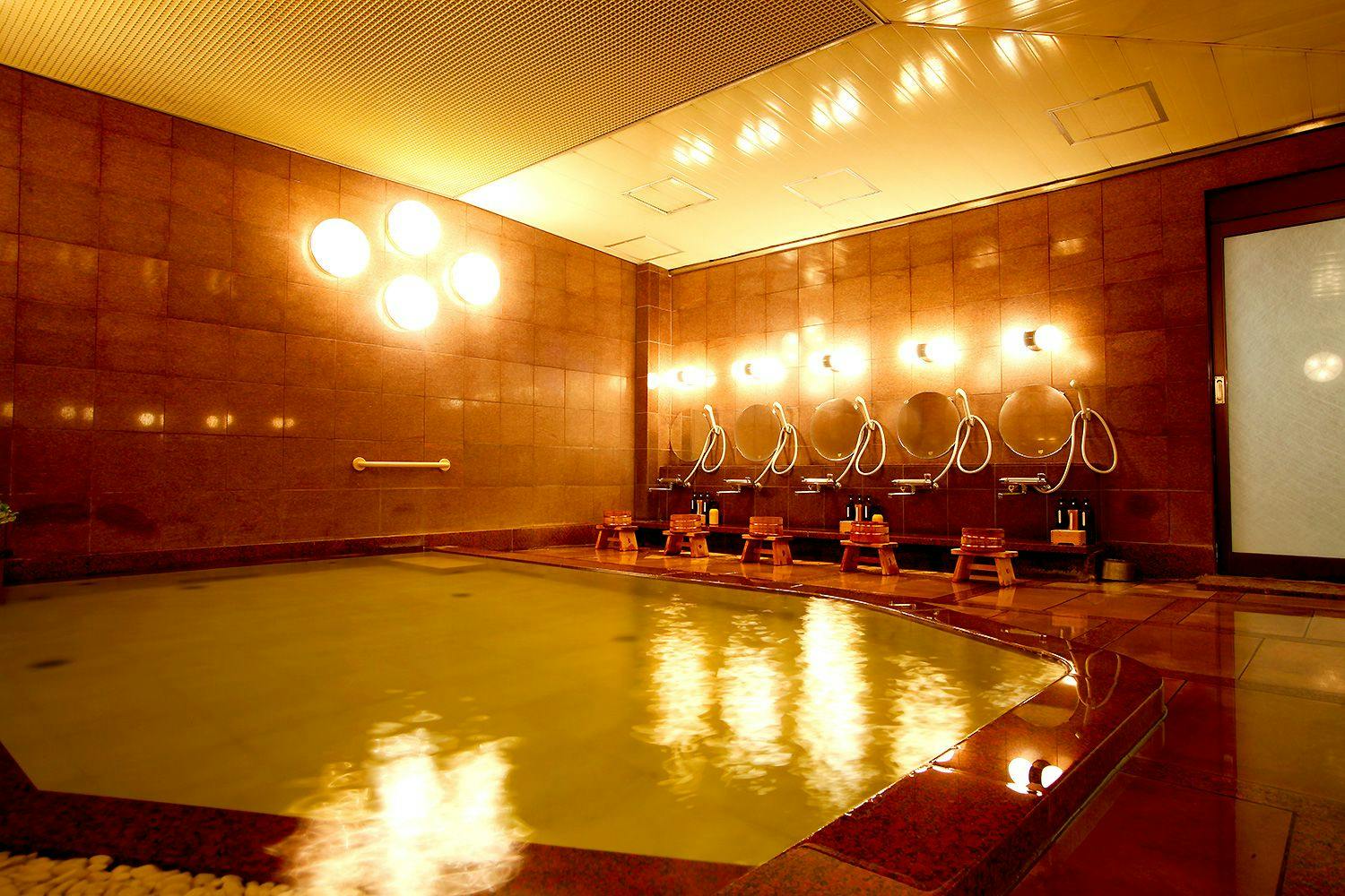 天然温泉の大浴場