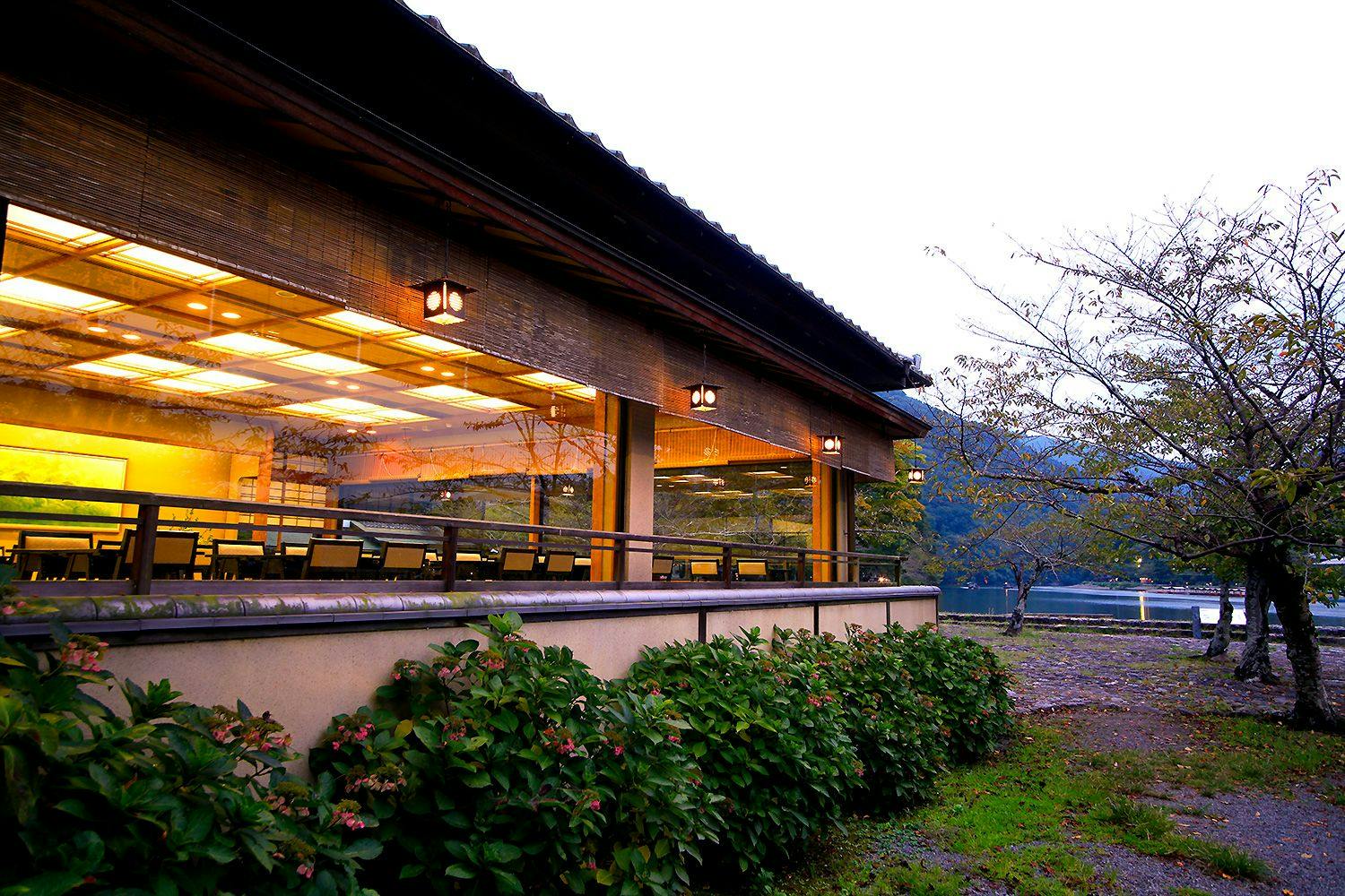 京都 嵐山温泉 渡月亭