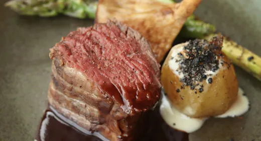 【ご夕食「五感で味わう和牛特別会席」】ヒレ&ロース計200g/薫るスモーク仕立てで和牛の旨味を存分に