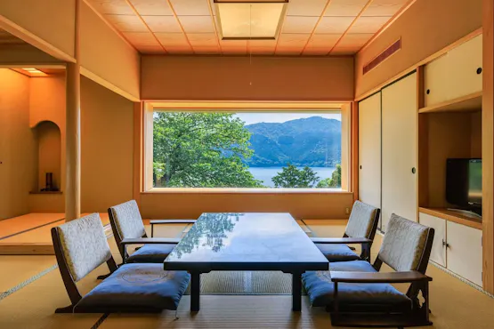 Kamar Khusus Gaya Jepang di Tepi Danau