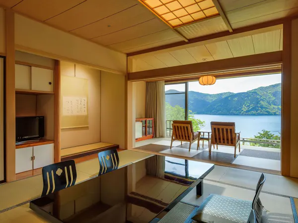 湖畔和室
