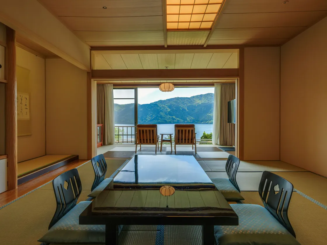 湖畔和室