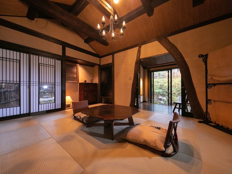 ＜離れ・露天風呂付客室＞【雨音】岩露天＋専用庭＋和室＋広縁のサムネイル画像