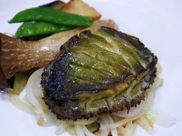【食事処】新鮮な伊勢海老と鮑をそれぞれお好み調理法で贅沢に味わう海鮮贅沢プラン