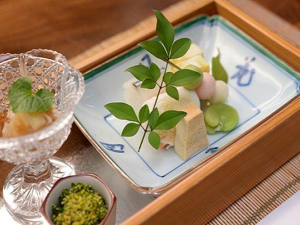 【部屋食】季節感あふれる懐石料理をお部屋でゆっくり堪能　旬の味覚を楽しむ本格懐石お部屋食プラン