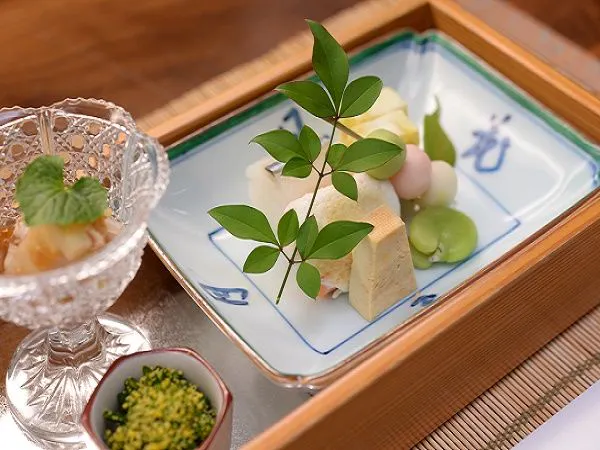 【部屋食】季節感あふれる懐石料理をお部屋でゆっくり堪能 旬の味覚を楽しむ本格懐石お部屋食プラン