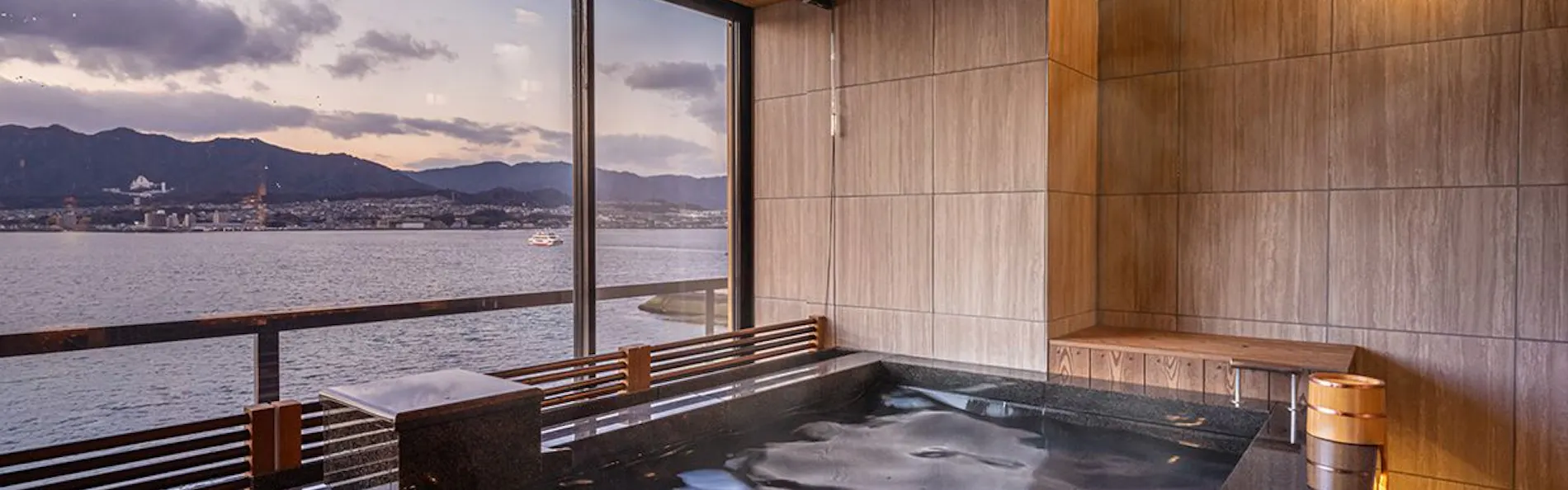 宮島 錦水館