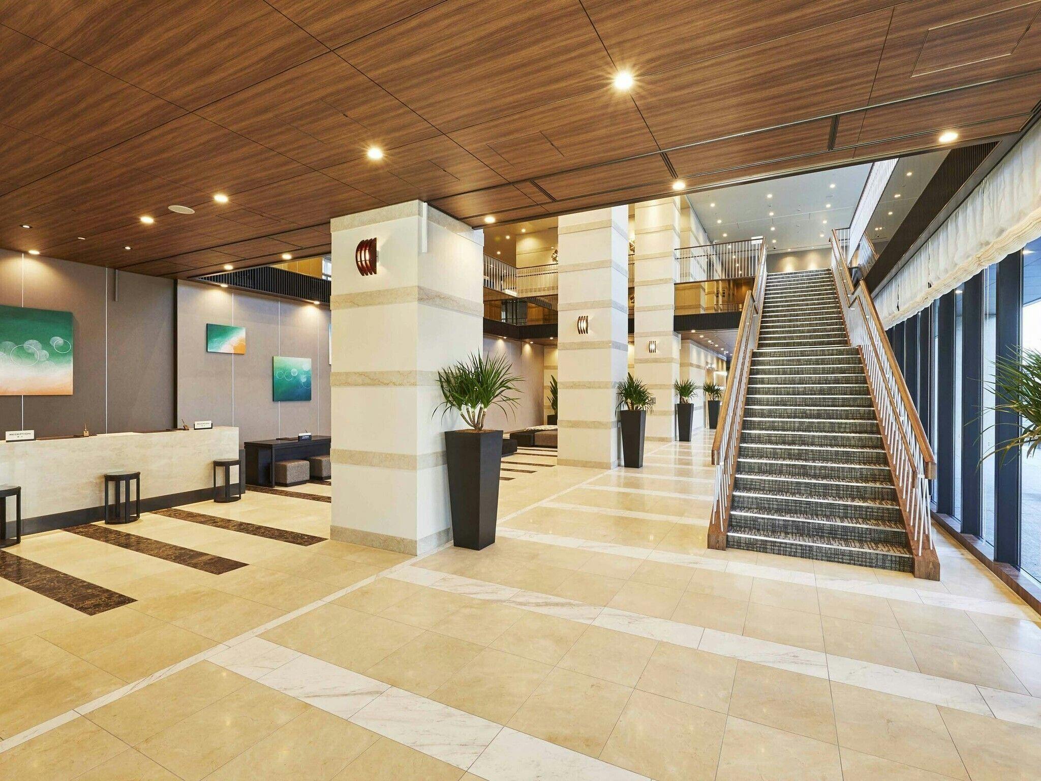 1階ロビー（エミオンスクエア）