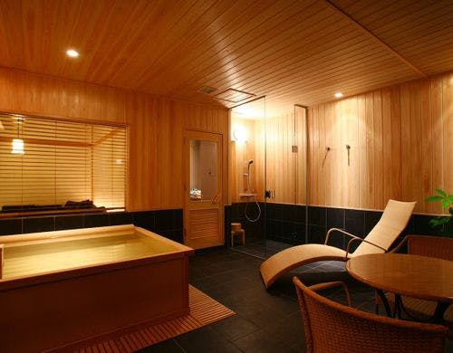 【サウナ付スパリビング客室90平米】