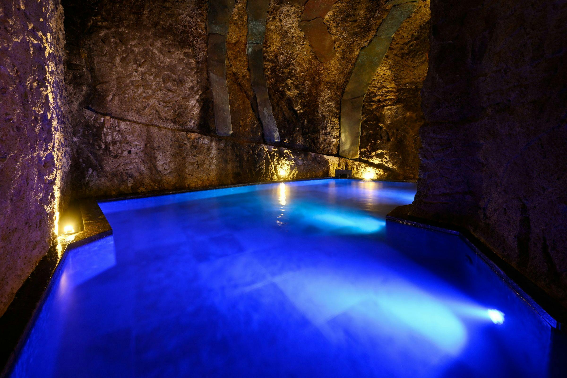 【海洋深層水洞窟風呂】